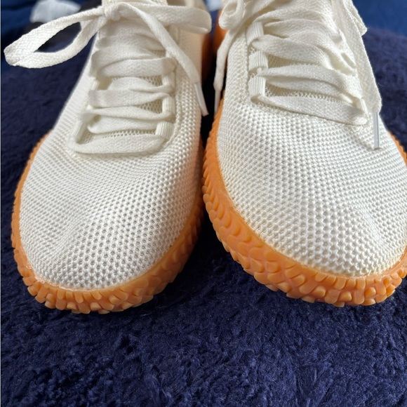 Modern White and Orange Sneakers with Textured Sole - Picture 4 of 9